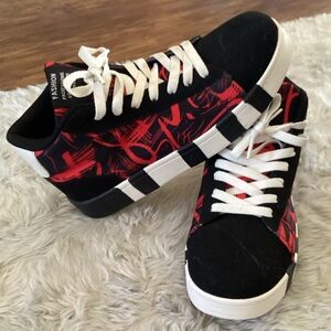 & Other Stories Men’s Black and Red Fashion Skater Shoes